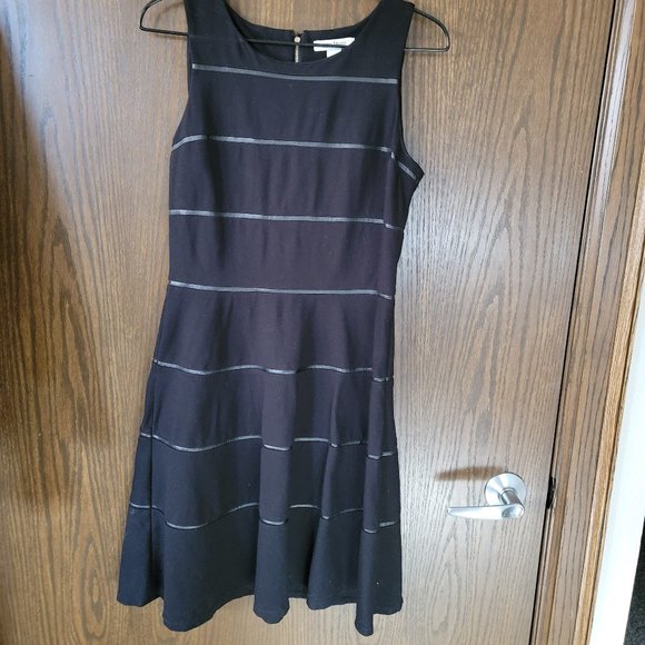 White House Black Market Size 4 Little Black Fit and Flare Dress Exposed Zipper - Picture 1 of 16